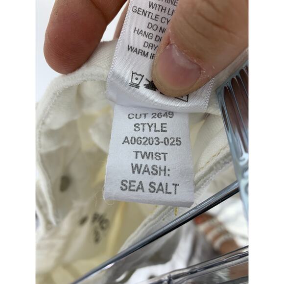 AMO Twist Women's Size 26 Slim Fit Skinny Jeans Mid Rise Sea Salt White *FLAWS - Picture 9 of 9